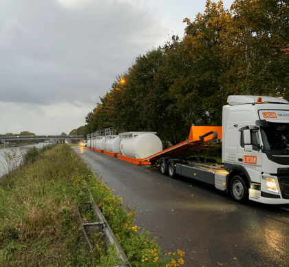 Mobile double-walled tank for fire extinguishing water
